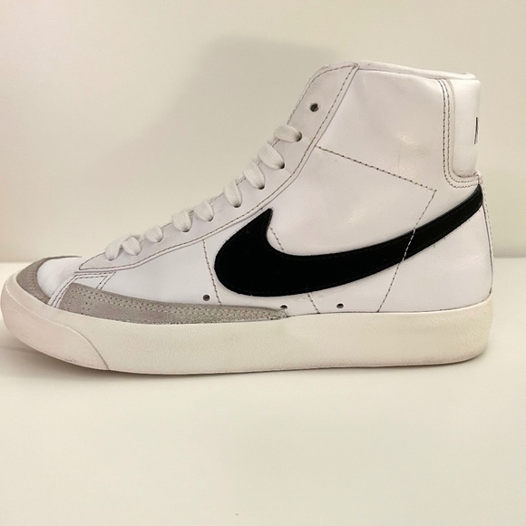 Nike Shoes - Nike Blazer Mid '77 Woman’s 7